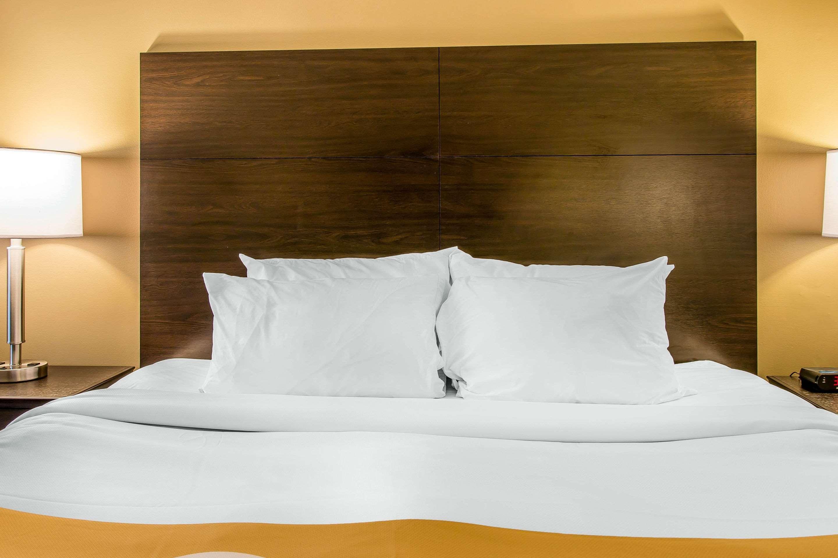 Quality Inn & Suites Houghton Exteriör bild