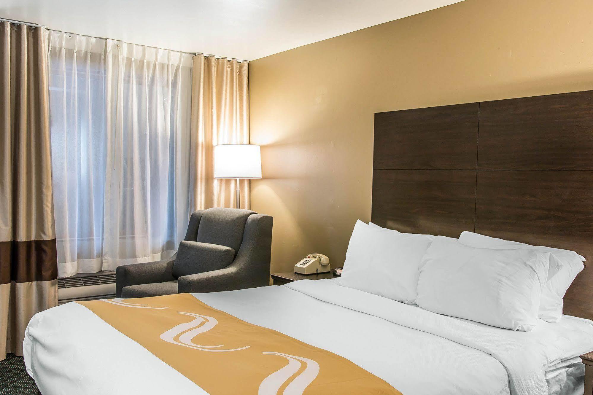 Quality Inn & Suites Houghton Exteriör bild
