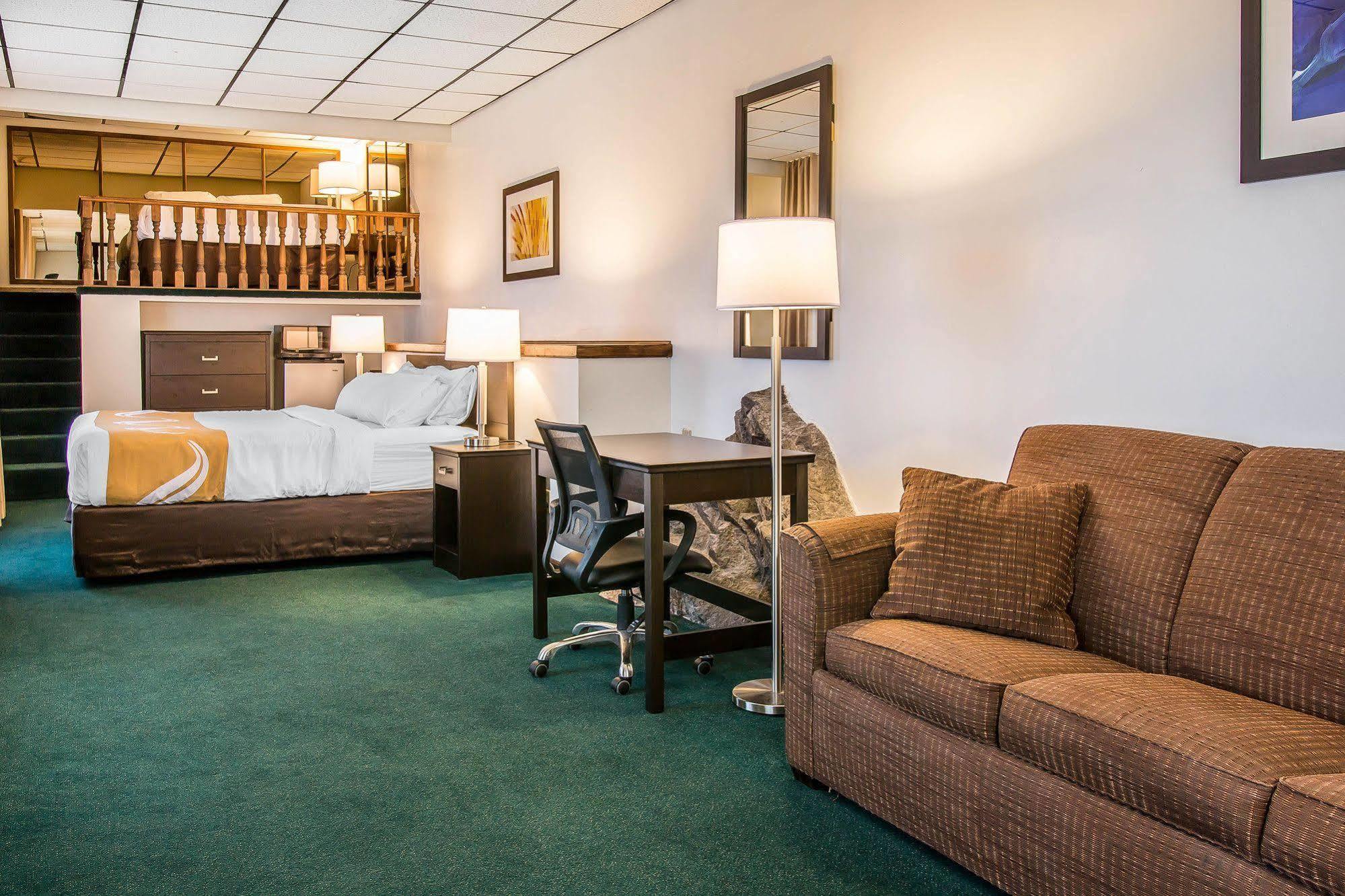 Quality Inn & Suites Houghton Exteriör bild